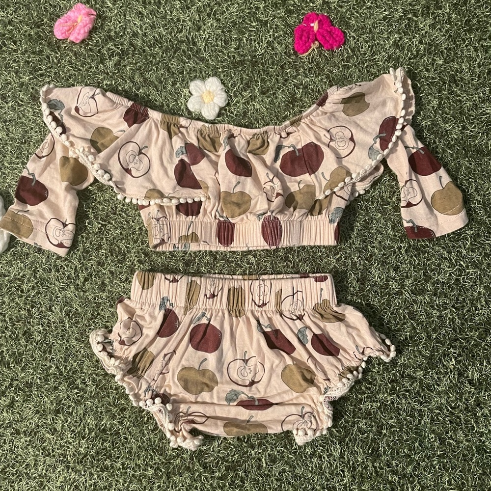 Kate quinn Apple two piece